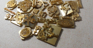 Hot stamping mold